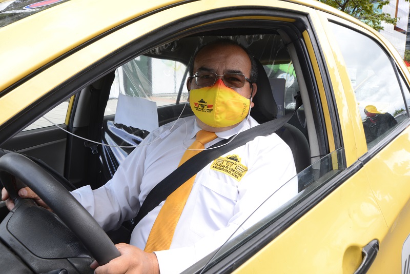 Más de 400 taxistas especialistas en bioseguridad y en brindar un mejor servicio en Bogotá