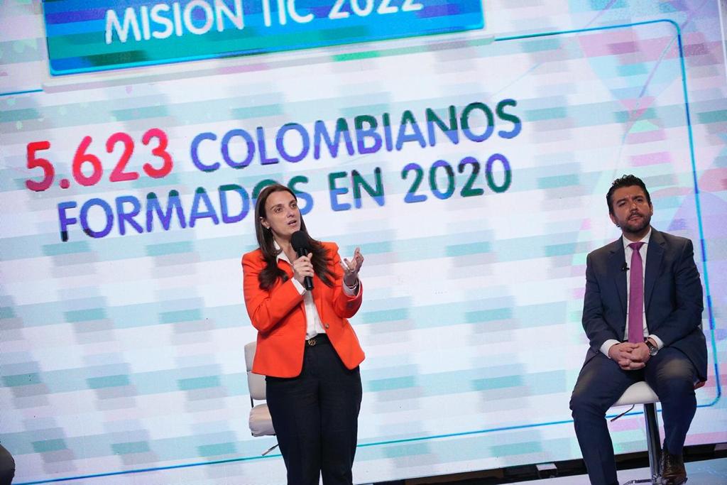 “El 70 % de los hogares colombianos estará conectado antes de agosto de 2022”: ministra Karen Abudinen