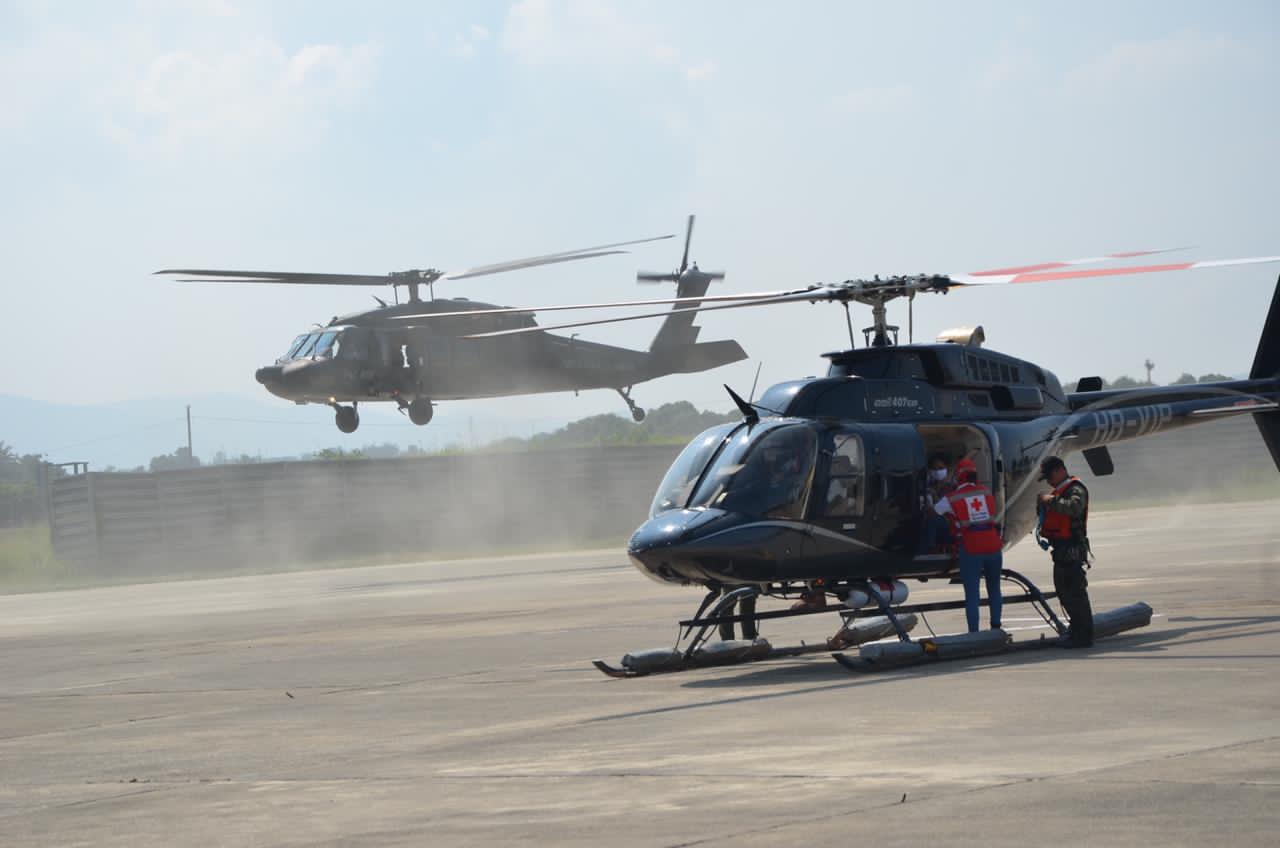 Treinta personas evacuadas y cinco toneladas de ayuda humanitaria en primera misión del Black Hawk de su Fuerza Aérea Colombiana en Honduras