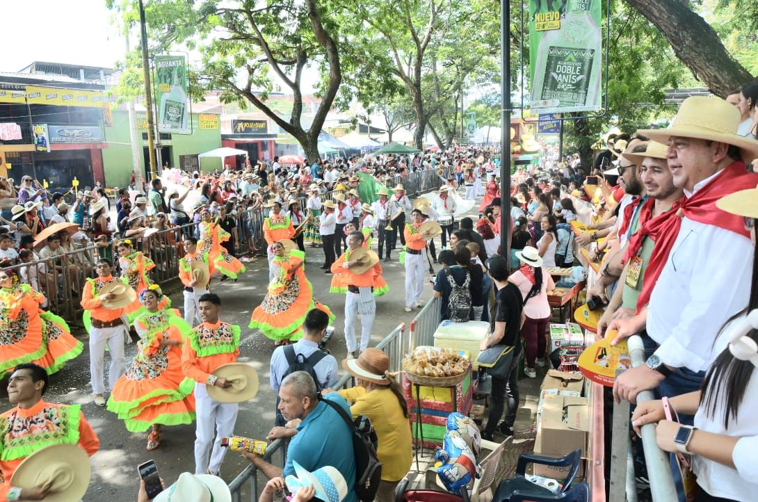 Se prendieron las fiestas del San Pedro con el Desfile Departamental del Bambuco 2022