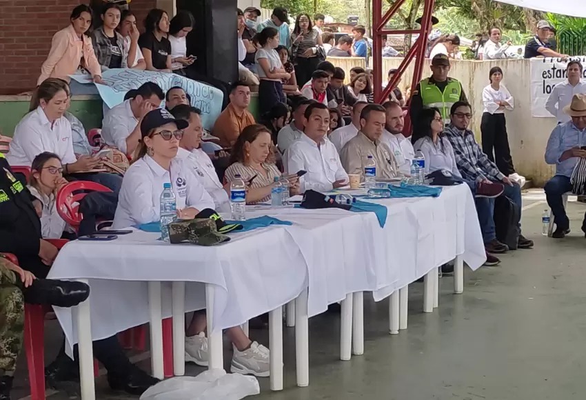 Sin acuerdo terminó reunión entre habitantes de Ubalá y Enel; exigen la presencia del Presidente Petro y varios de sus Ministros