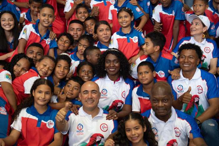 En Carepa, Antioquia, la ministra María Isabel Urrutia inauguró los Juegos Deportivos del Magisterio