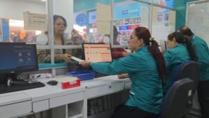 Eps famisanar fortalece seguimiento a entrega de medicamentos en bogotá con presencia funcional en 11 puntos de dispensación.