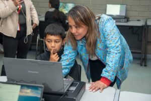 Engativá entrega dotación a nueve colegios de la localidad con 179 computadores nuevos.