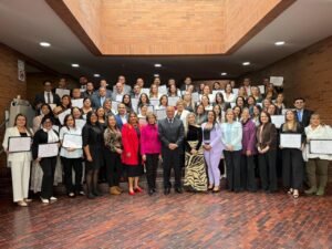 61 comisarios de familia se graduaron como especialistas gracias a inversión de $1.050 millones de la Gobernación de Cundinamarca.