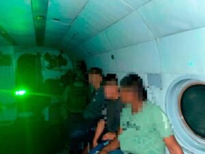 Ejército Nacional recupera a tres menores de edad víctimas de reclutamiento forzado y logra el sometimiento a la justicia de cuatro integrantes de grupos armados ilegales, en Mapiripán, Meta.