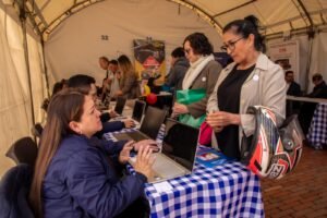 ¡Hay trabajo en Bogotá! Más de 1.500 vacantes disponibles, 762 para personas sin experiencia.