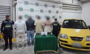 En taxi y con silenciador: capturados cuatro presuntos delincuentes en el centro de Bogotá.