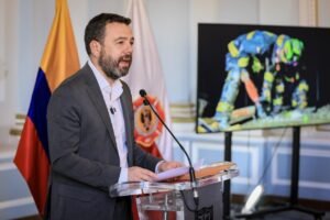 Bogotá condecoró a bomberos que salvaron vidas en Venezuela y ratificó reconocimiento internacional al equipo USAR COL-1.