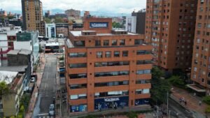 Afiliada de EPS Famisanar recibe atención especializada tras activación de ruta prioritaria.