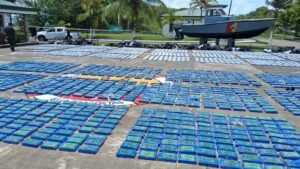 En dos operaciones, la armada nacional incautó cerca de 4.7 toneladas de clorhidrato de cocaína en el caribe colombiano.