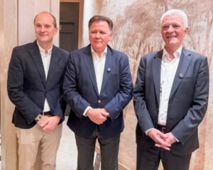 Ministro de Agricultura conoce de primera mano, en España, exitoso modelo de seguros agropecuarios