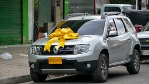 “El delincuente está alerta a cualquier descuido, no se la pongamos fácil”: siete de cada diez vehículos hurtados en Bogotá son por halado.