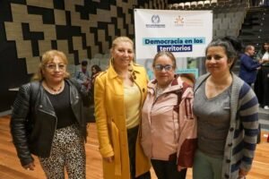 Líderes comunitarios de Bogotá se preparan para combatir la desinformación electoral, con miras a las elecciones territoriales 2027.